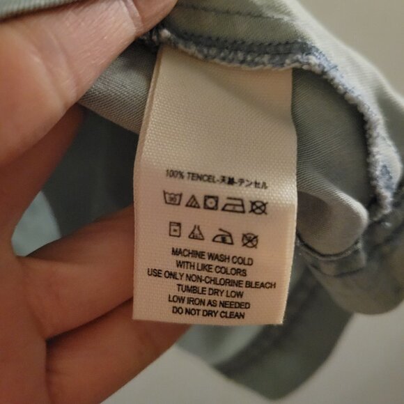 Free People Light Sky Blue Chambray Cold Shoulder Crop Ruffle Top Size Small - Picture 11 of 14